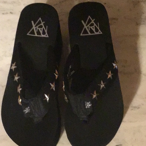 Yru platform flip flop thong sandals. Gothic/rocker - Picture 2 of 4